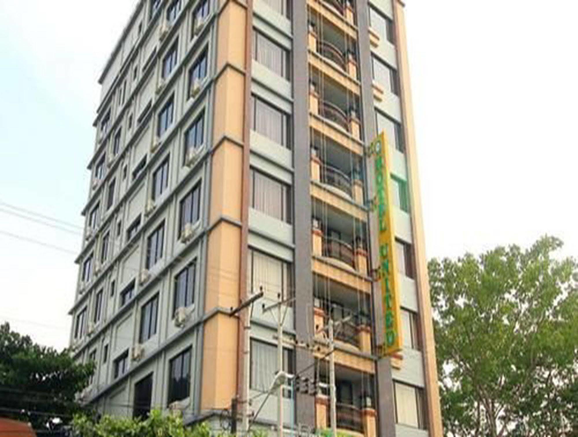 Hotel United Mandalay Extérieur photo