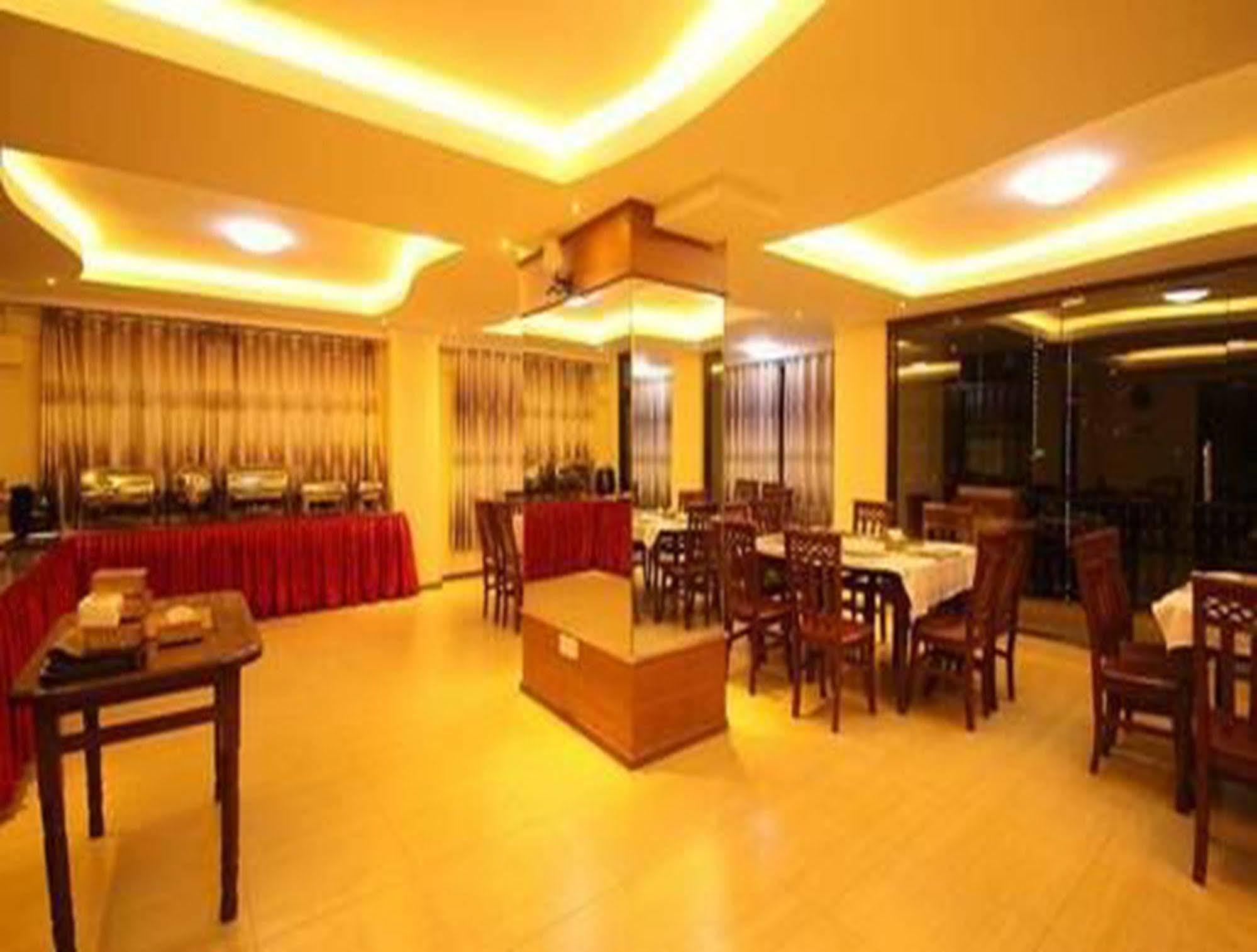 Hotel United Mandalay Extérieur photo