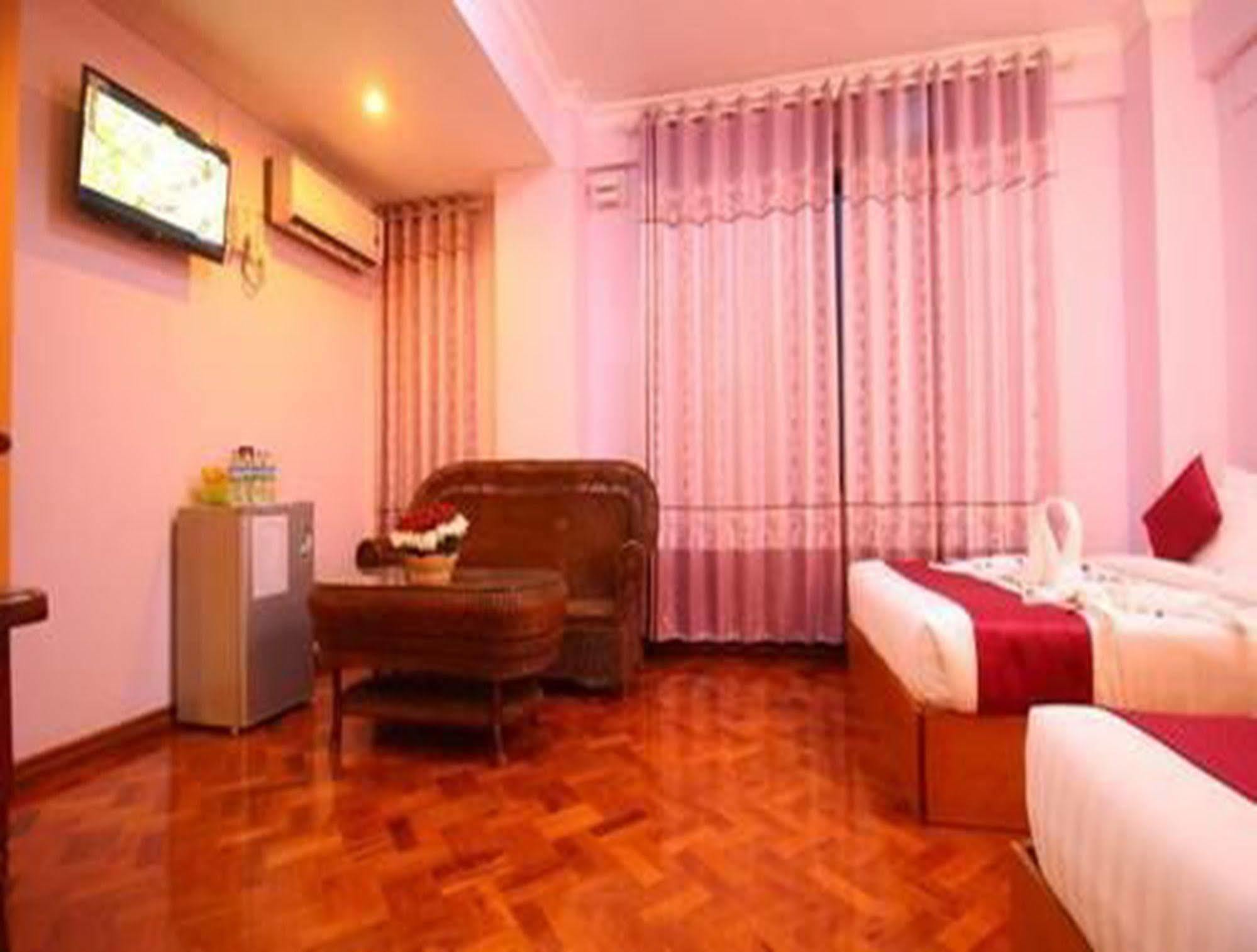 Hotel United Mandalay Extérieur photo