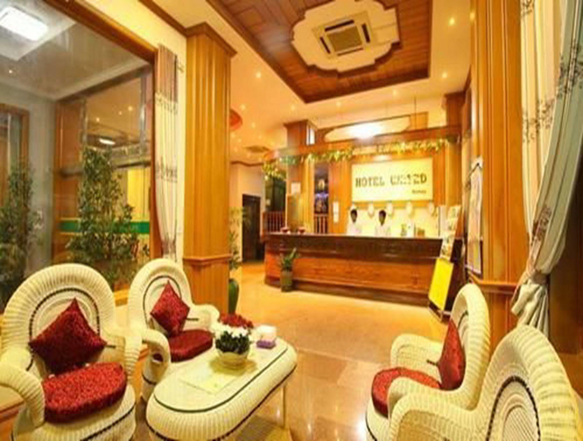 Hotel United Mandalay Extérieur photo