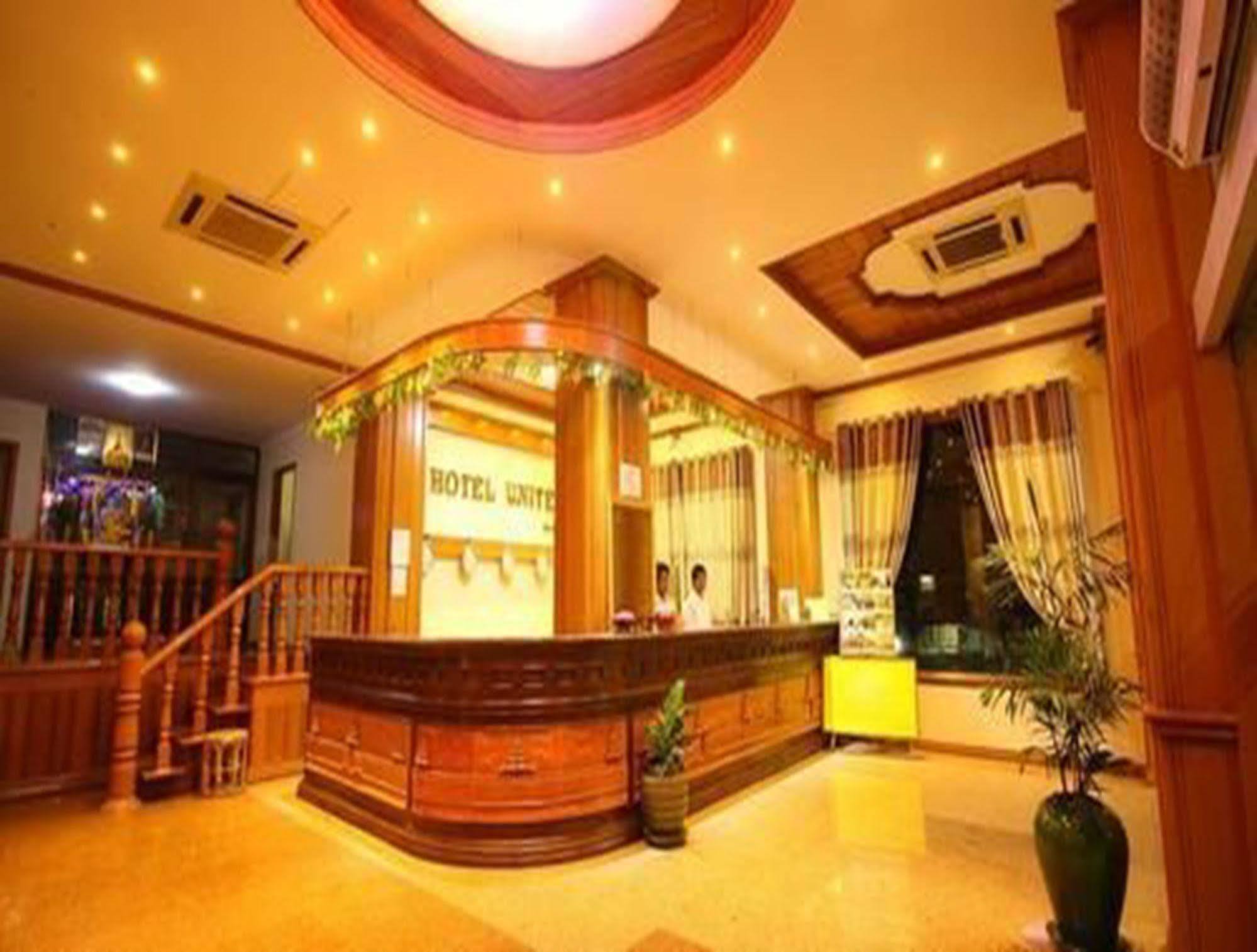 Hotel United Mandalay Extérieur photo