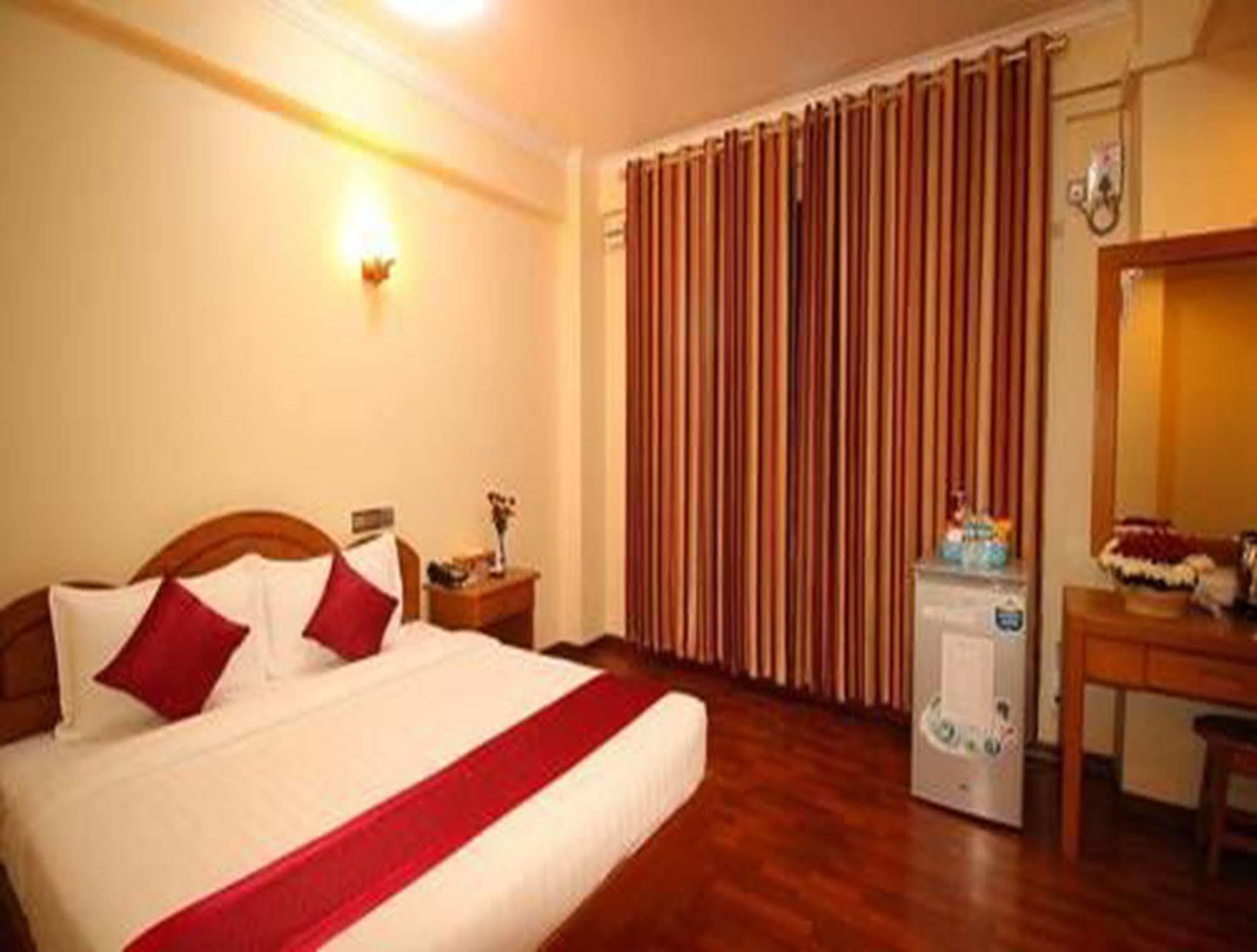 Hotel United Mandalay Extérieur photo