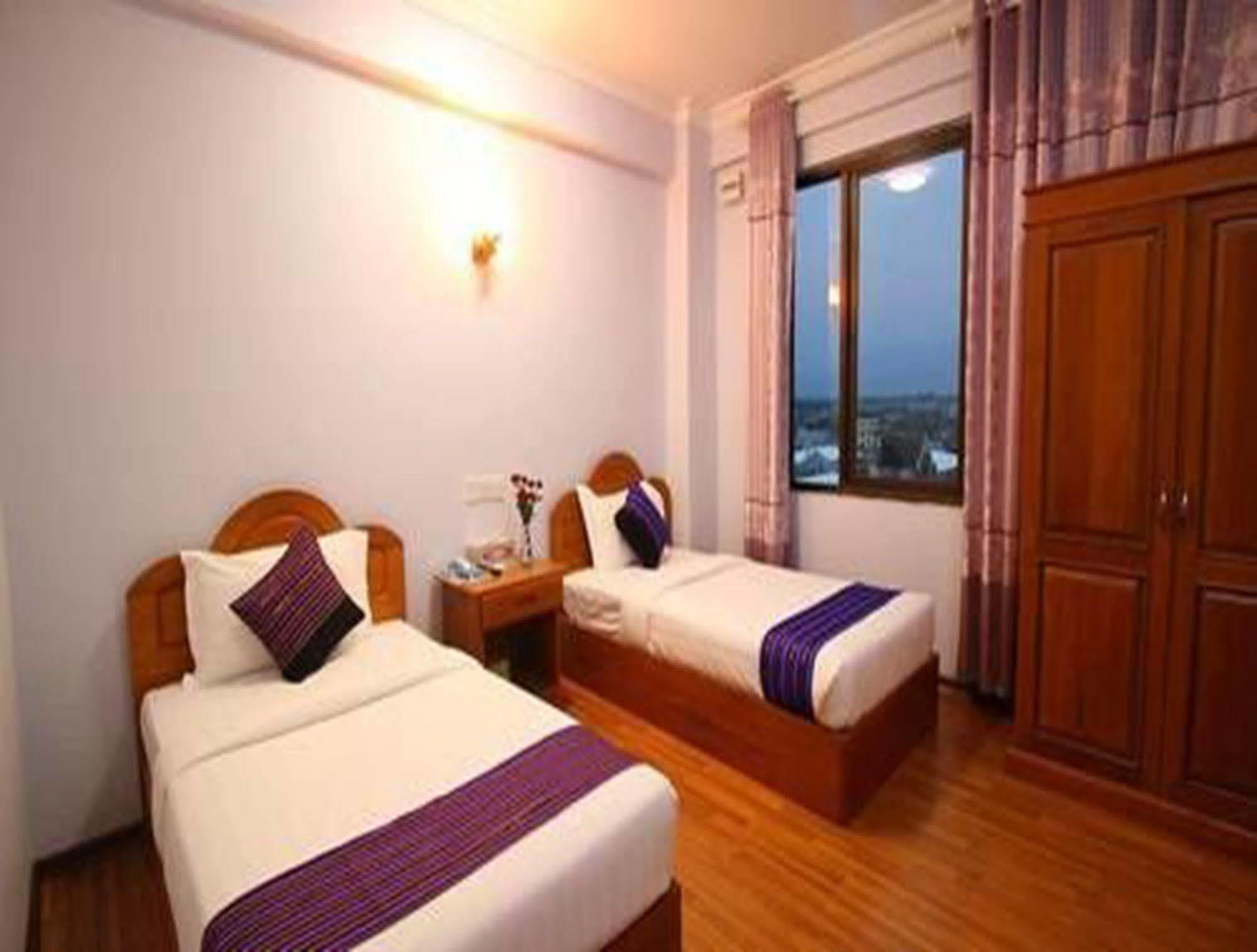 Hotel United Mandalay Extérieur photo
